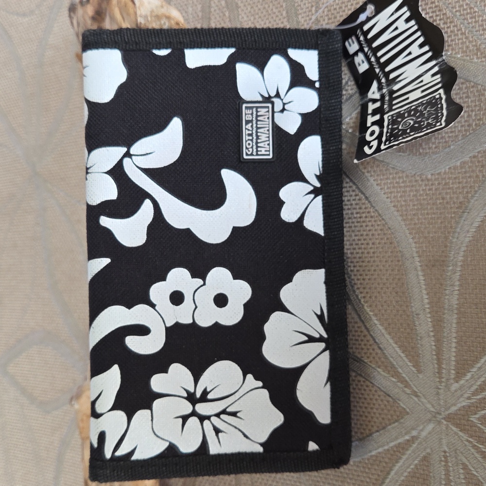 NWT, Gotta Be Hawaiian Nylon Wallet!